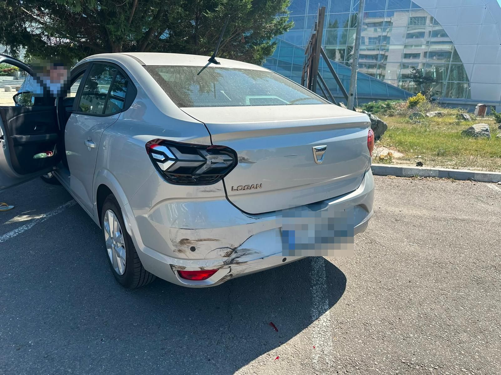 Dacia Logan — bară spate — înainte de reparație